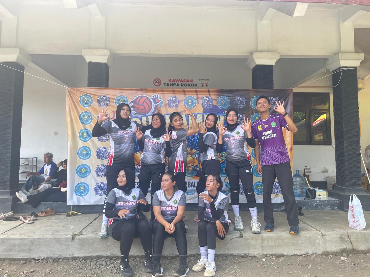 Tim Voli Putri UMNU Kebumen Juara 1 SPP CUP Antar Perguruan Tinggi di Purworejo